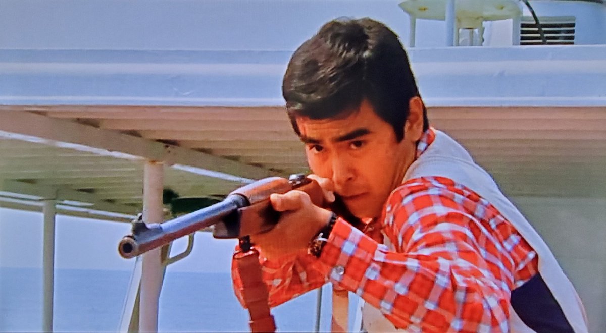 孤独のディアマンテ On Twitter 村川透監督の映画 凶弾 に出演していた良純さん 良純さん演じるシージャック犯の青年 荒木英夫が使用していたm1カービン スポーター 太陽にほえろ では犯人 刑事貴族 では舘ひろしさん演じる牧が狙撃用で使用していた