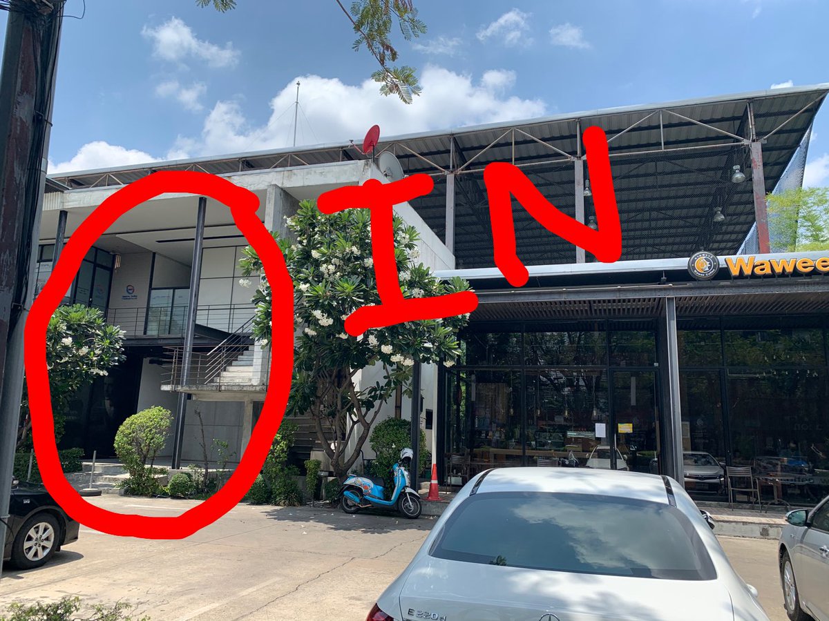 zen_seven7's tweet photo. ที่เล่นใหม่ สายนักกีฬา ห้องอาบน้ำฟรี อาบน้ำโชว์เนียน ยั่วๆ ได้เลย เปิด 24 hr. สนามฟุตซอลท์ โครงการ The Pattio พัฒนาการ60 ติดกับปั๊ม ปตท. เข้ามาในโครงการเจอกาแฟวาวี ทางเข้าซ้ายมือตามภาพ ว่าจะไม่บอกใครละ แต่อดไม่ไหว โดนเยสหน้ากระจกแตกตะกี้ฟินๆ อาบน้ำล้างตัวต่อสบายเลย 555 https://t.co/eiIFQyTNqG