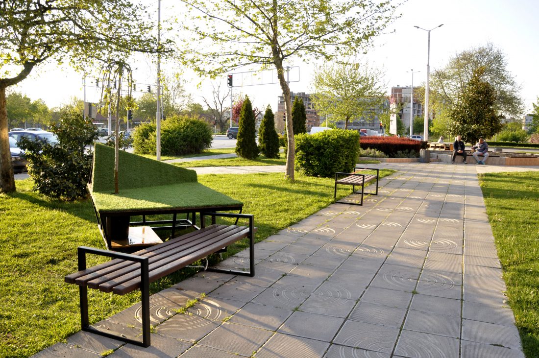 BGBEACTIVE's tweet photo. Installation of a new creative green bench in Trakia is a result of our successful partnership with Municipality. Placed in the heart of the district, this accessible #publicspace will show benefits of green areas and improve public health post lockdown #MakingCitiesTogether https://t.co/ntxVQwu8mw