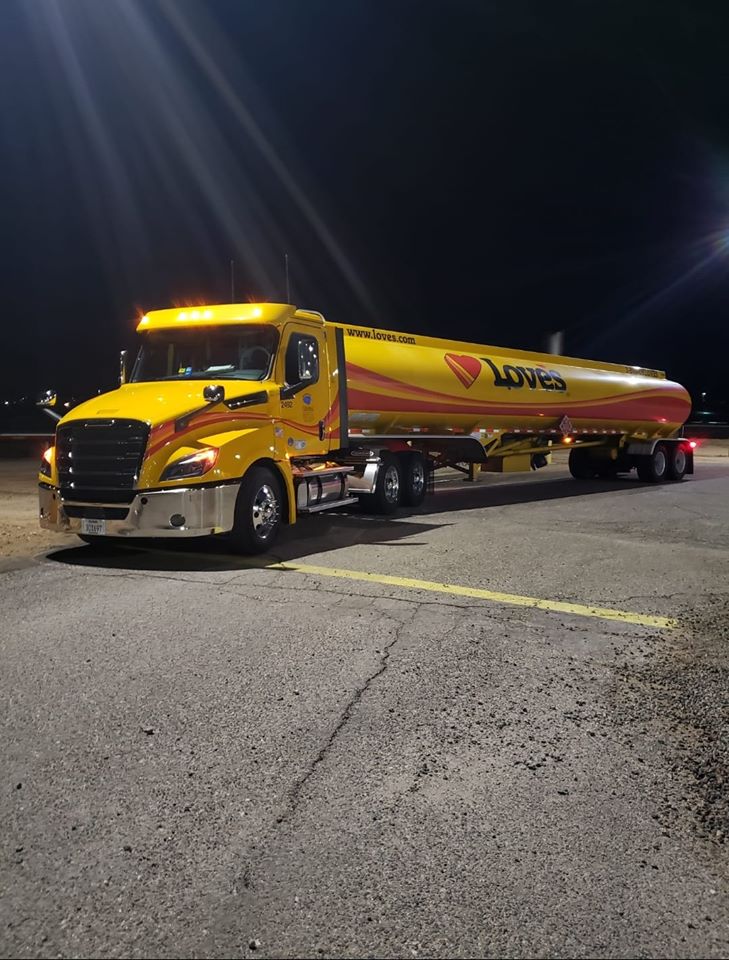 LovesTravelStop's tweet photo. Overnight. Graveyard. Third shift. Whatever you call it, these employees are doing vital work. During the COVID-19 pandemic, their hard work is even more essential. Thousands of Love’s, Gemini &amp; @SpeedcoPM teams help keep our operations running 24/7. Happy #ThirdShiftWorkersDay. https://t.co/wQvK37uIjb