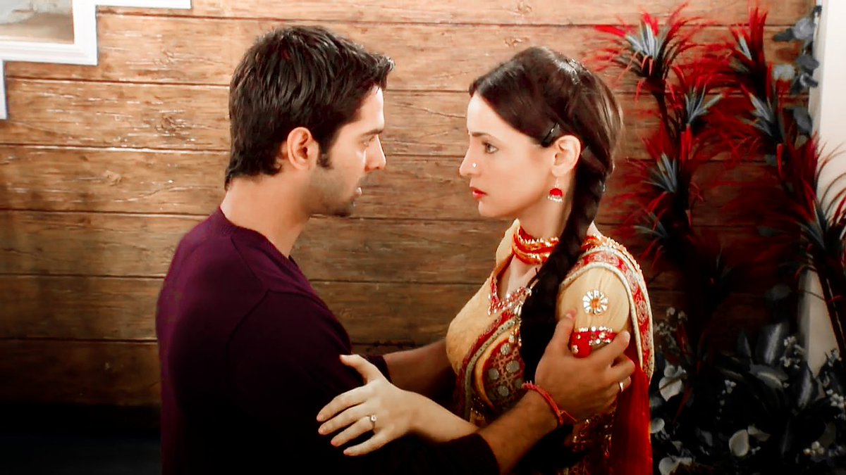 Khushi is surprised to see Arnav giving water to plants  #Arshi  #RabbaVe  #IPKKND #SanayaIrani  #BarunSobti