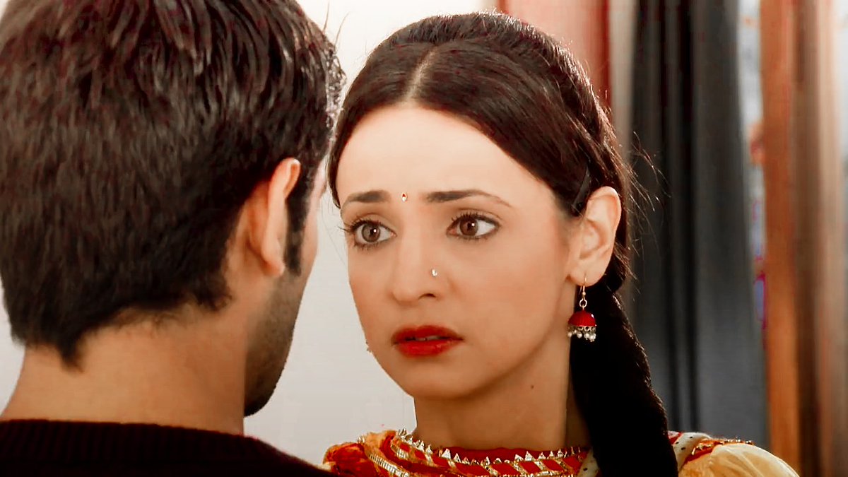 Khushi is surprised to see Arnav giving water to plants  #Arshi  #RabbaVe  #IPKKND #SanayaIrani  #BarunSobti