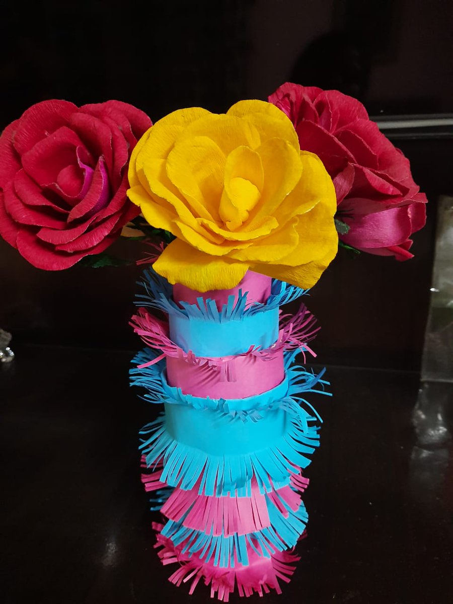 SUPERGAMERDIV1's tweet photo. Vase made with magazine papers. Simple and easy.... Follow me on YouTube... Arti creations art and craft https://t.co/CN1BCwRfJ3