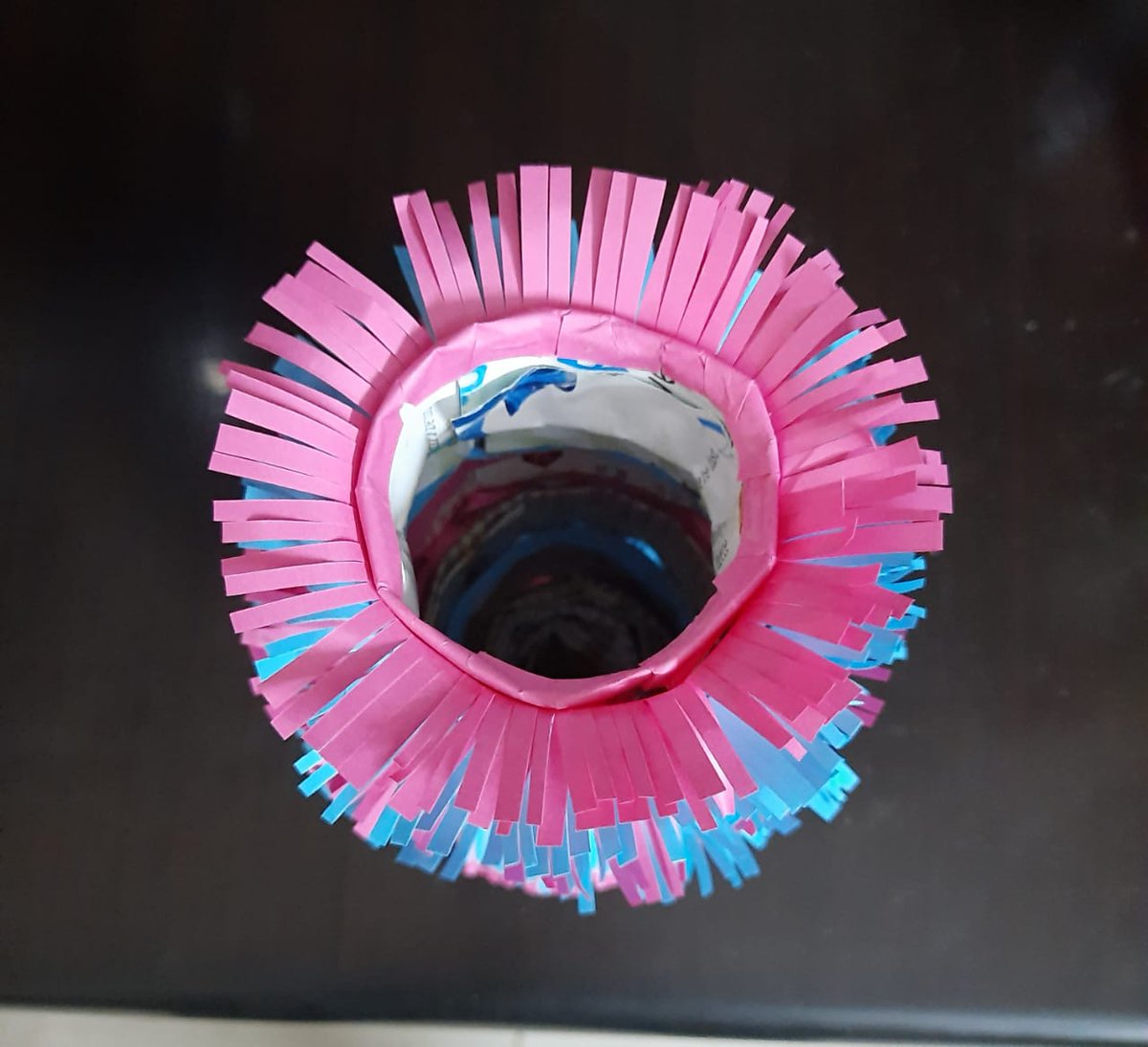SUPERGAMERDIV1's tweet photo. Vase made with magazine papers. Simple and easy.... Follow me on YouTube... Arti creations art and craft https://t.co/CN1BCwRfJ3