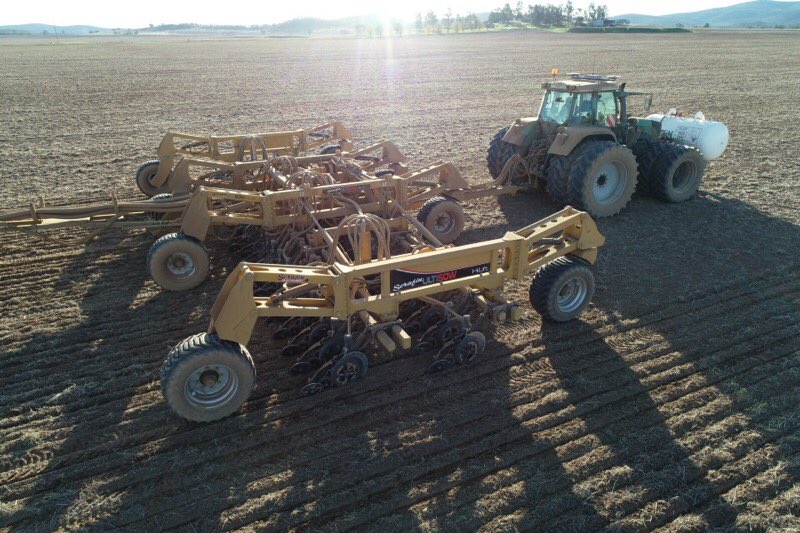 Rod__Dunn's tweet photo. Finally got some photos of our first Serafin #Ultisow Hi Lift 12m Single disc seeder in full flight, planting #wheat near Canowindra NSW. #Hi_Lift #singledisc #notill #crop2020 #agriculture #ausag https://t.co/38b9oi0hpC