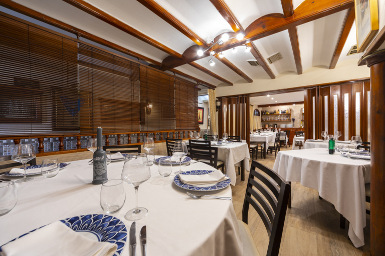 GHogar_'s tweet photo. Desde Gastrhogar seguimos apoyando y dando visibilidad al sector de la hostelería👩‍🍳

Como cada miércoles os traemos #DondecomerenCastellón. Hoy hablamos del riquísimo restaurante @tascadelpuerto 🍽️

No te lo pierdas🆕👇
➡️https://t.co/FIkyxpta69

#PeriodismeUJI
#TentacionesUJI https://t.co/sDBNiVsUCA