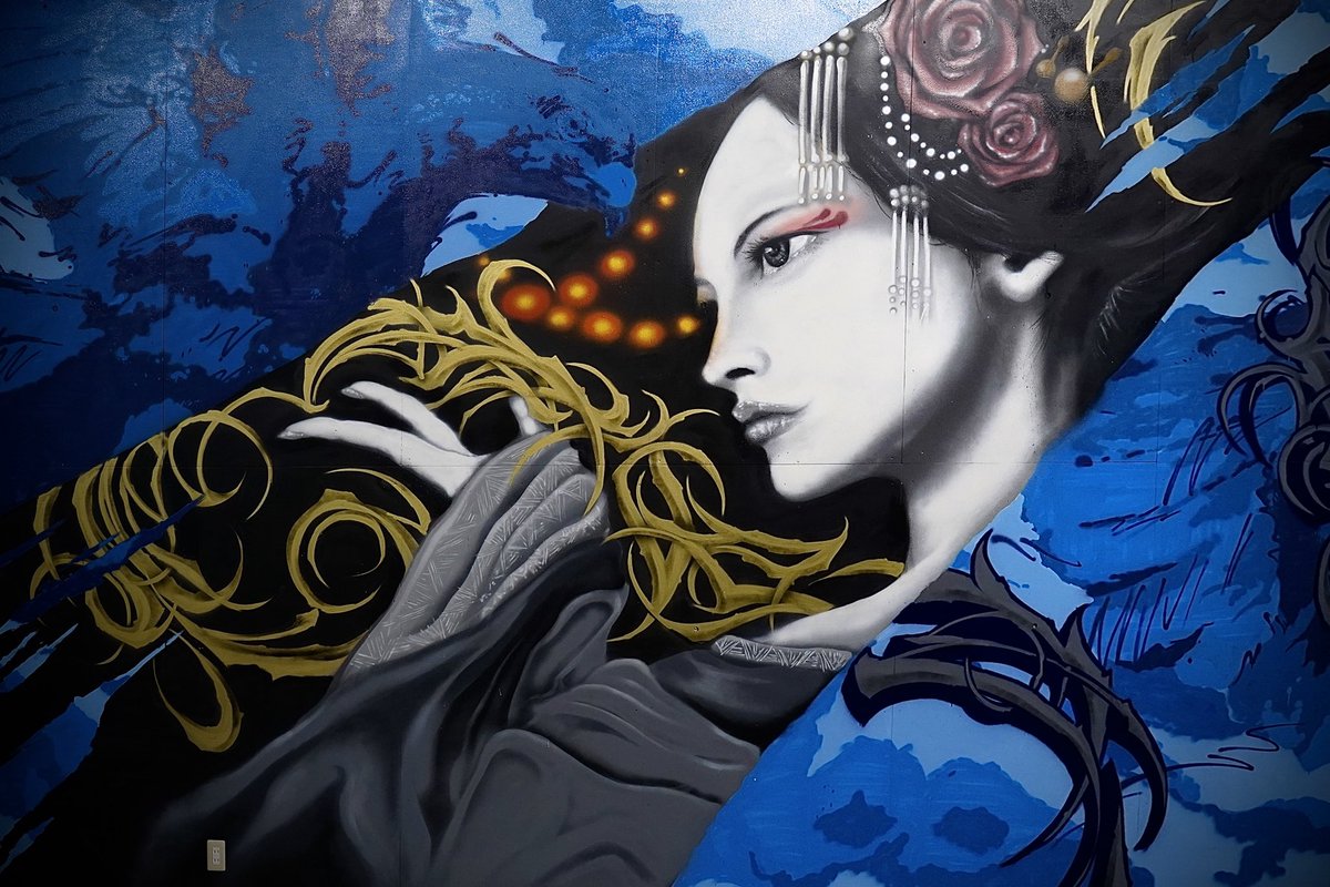 Shota 沖縄でパルクールしてる人 Pa Twitter 和風のグラフィティめっちゃかっこいい ストリートペイントで流行れ 花魁 金魚 鳥居 Graffiti