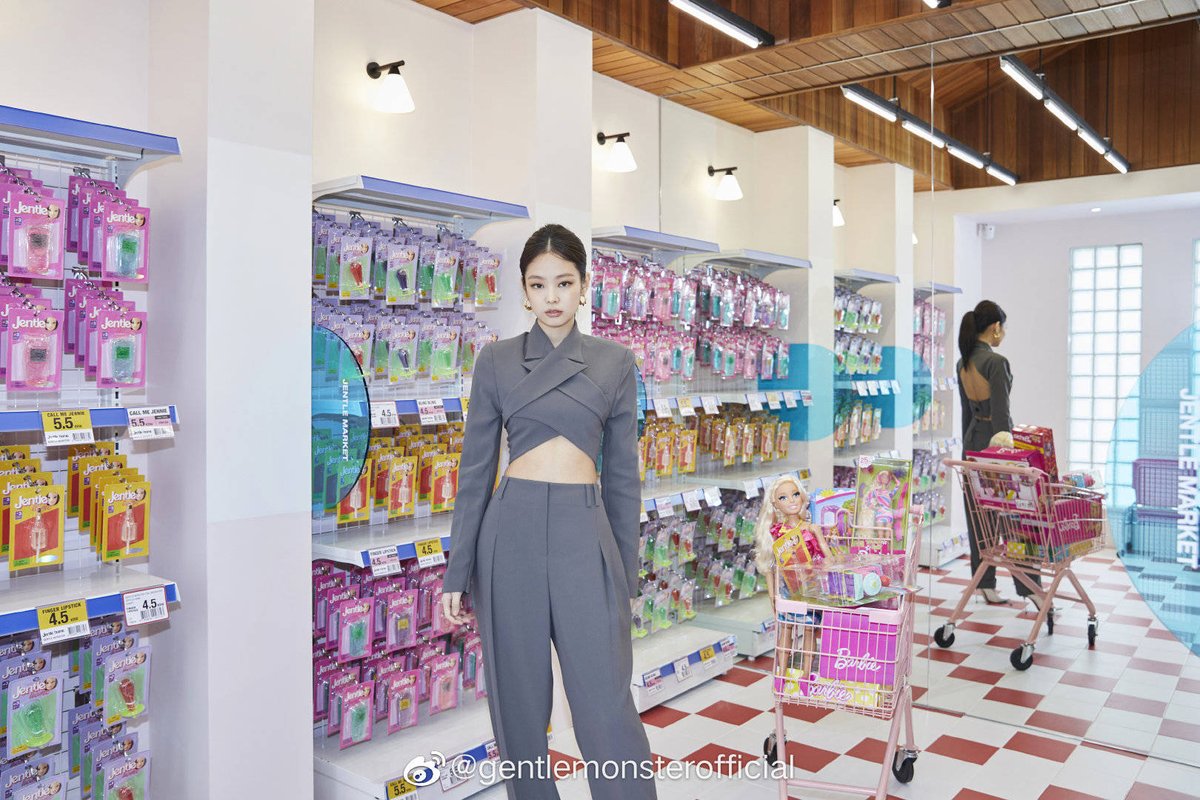 BLINKVotingPage's tweet photo. [WEIBO] 200513 Gentlemonsterofficial Update. 

"[Welcome to JENTLE HOME]
#Jentle Home # The limited-time space is officially open to the public today."
 
🔗 https://t.co/fXNnIWgGaM

#JENNIE #제니
#BLACKPINK #블랙핑크
@ygofficialblink https://t.co/gLXH0duKzT