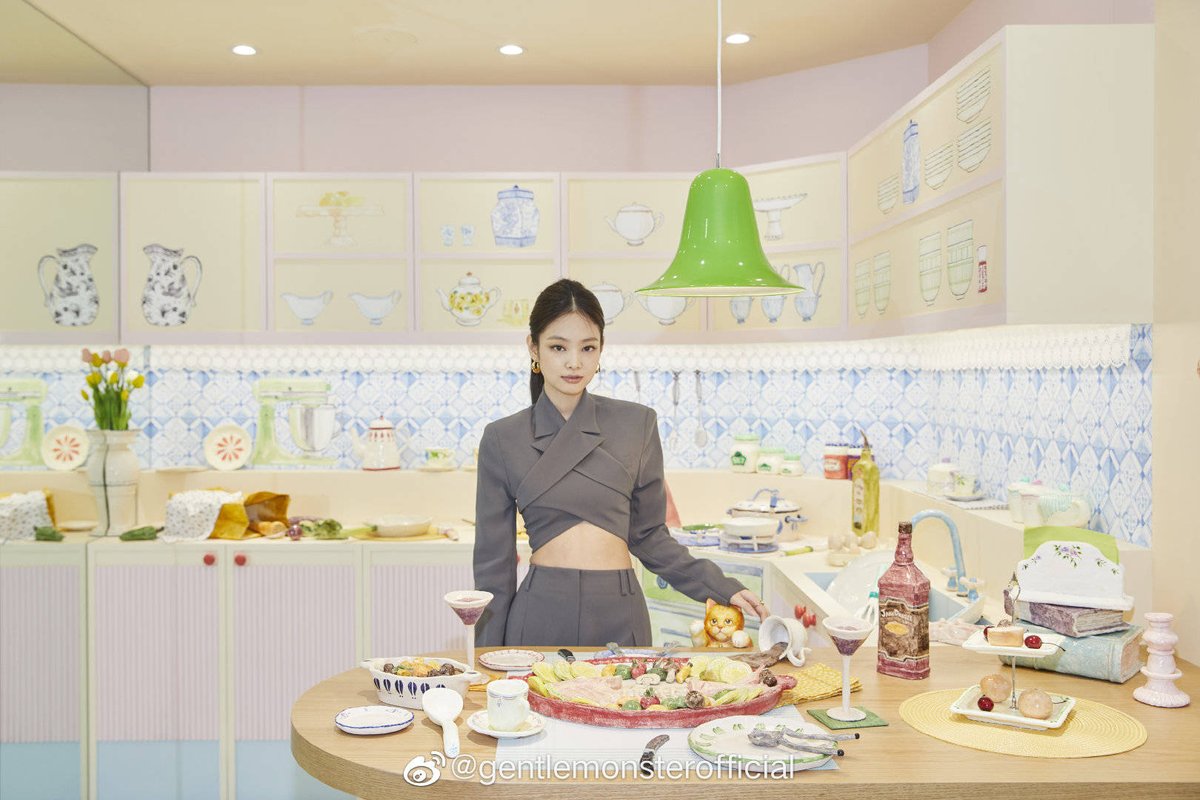 BLINKVotingPage's tweet photo. [WEIBO] 200513 Gentlemonsterofficial Update. 

"[Welcome to JENTLE HOME]
#Jentle Home # The limited-time space is officially open to the public today."
 
🔗 https://t.co/fXNnIWgGaM

#JENNIE #제니
#BLACKPINK #블랙핑크
@ygofficialblink https://t.co/gLXH0duKzT
