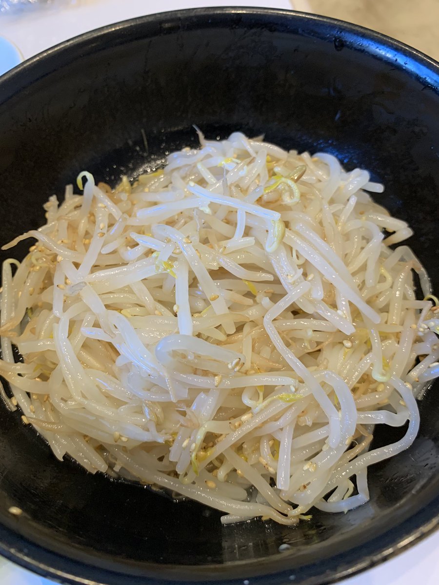 morigenta's tweet photo. 今朝半額12円で買うた茹でたモヤシにごま油、塩、鶏ガラだしの粉、ゴマ
だけで
安上がり美味モヤシ(*≧∀≦*) https://t.co/xmKdSHUP5V