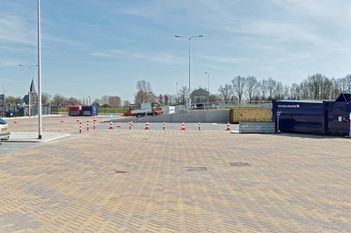 Gem_Doesburg's tweet photo. Na een digitale enquête onder inwoners is ervoor gekozen om per 1 juli 2020 de openingstijden van het Recycleplein in Doesburg te verruimen. De zaterdagopenstelling van 9.00-16.00 uur gaat echter al vanaf aanstaande zaterdag 16 mei in! https://t.co/rgFPMdnyTs