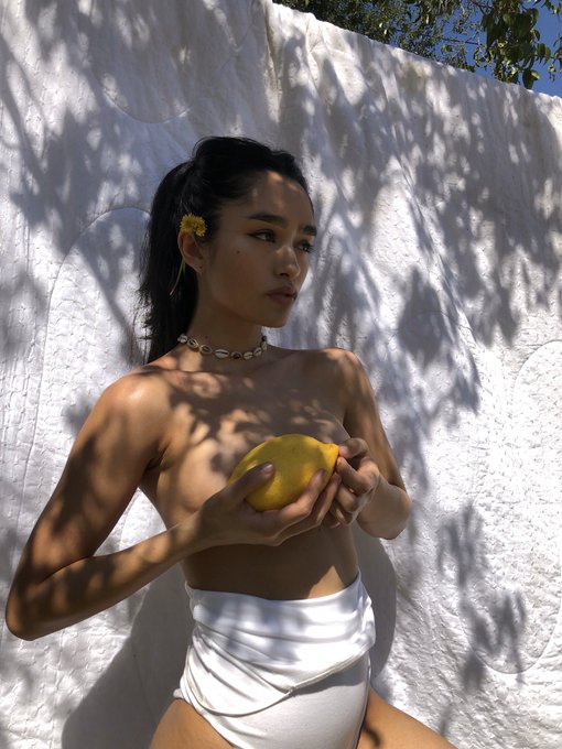 when life makes you mexican you&rsquo;re automatically born with atleast 1 lemon tree in your backyard 🍋 https://t