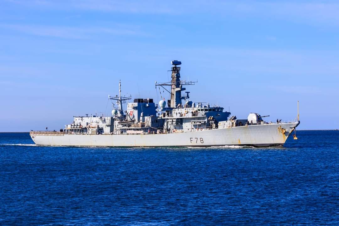 LeaconPhotogra1's tweet photo. HMS Kent entering Guzz this morning @RoyalNavy @hms_kent @HMNBDevonport #Navy #frigate #surfacefleet #Type23 https://t.co/NoNC6uCXAV
