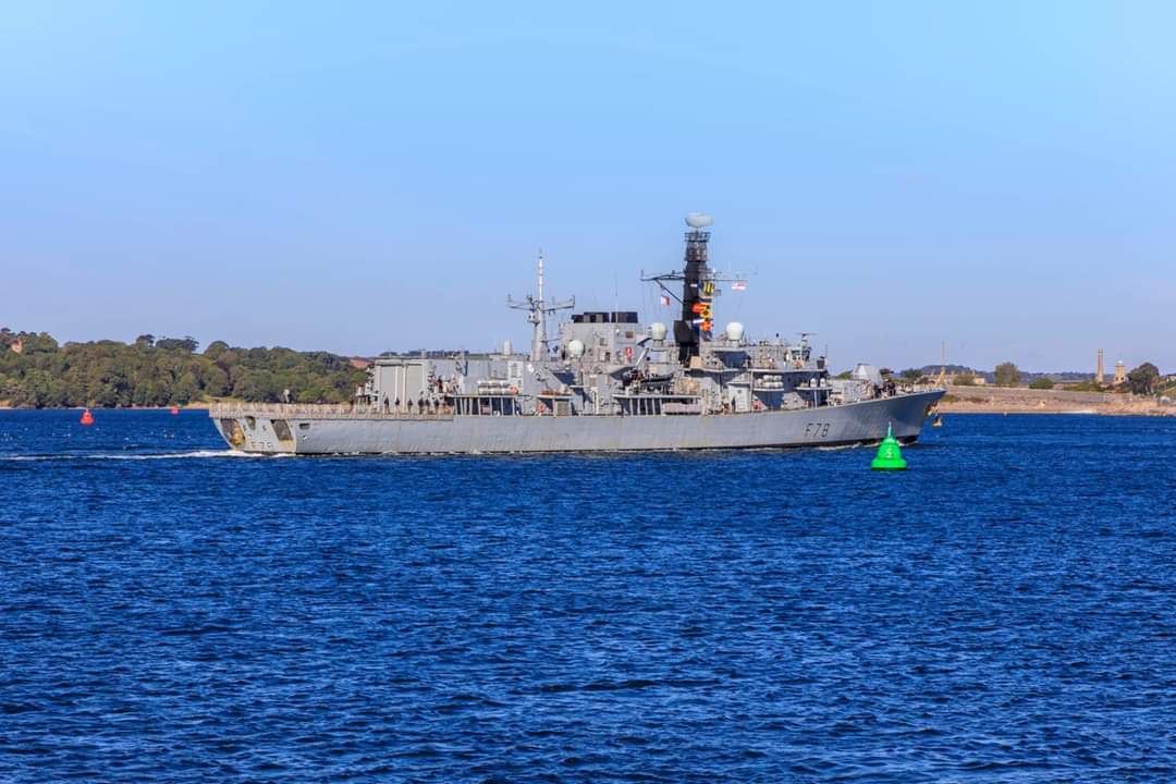 LeaconPhotogra1's tweet photo. HMS Kent entering Guzz this morning @RoyalNavy @hms_kent @HMNBDevonport #Navy #frigate #surfacefleet #Type23 https://t.co/NoNC6uCXAV
