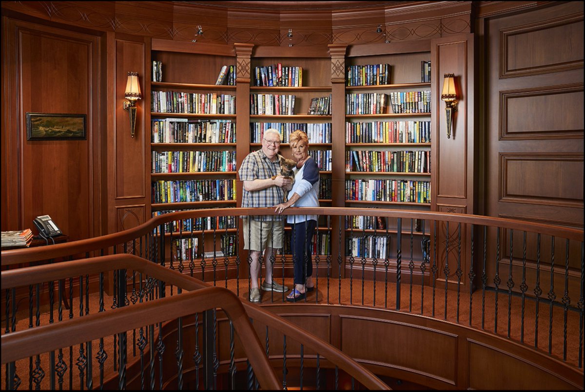 An elaborate private library with fancy oak panelling doesn't necessarily mean you're amazingly well-read with a rich intellectual hinterland - it usually just means you're rich. Look at the tragic selection of books on the shelves here...