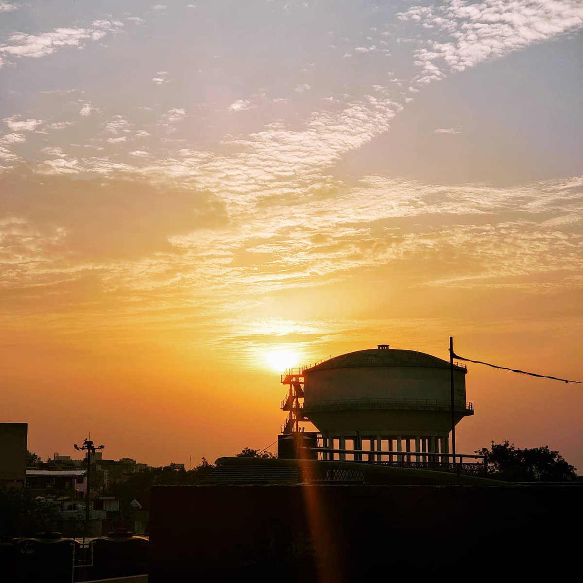 wayfarershutter's tweet photo. #sunset #silhouette #lockdown #india #exploreindia #watertank https://t.co/gnFXpqko7F