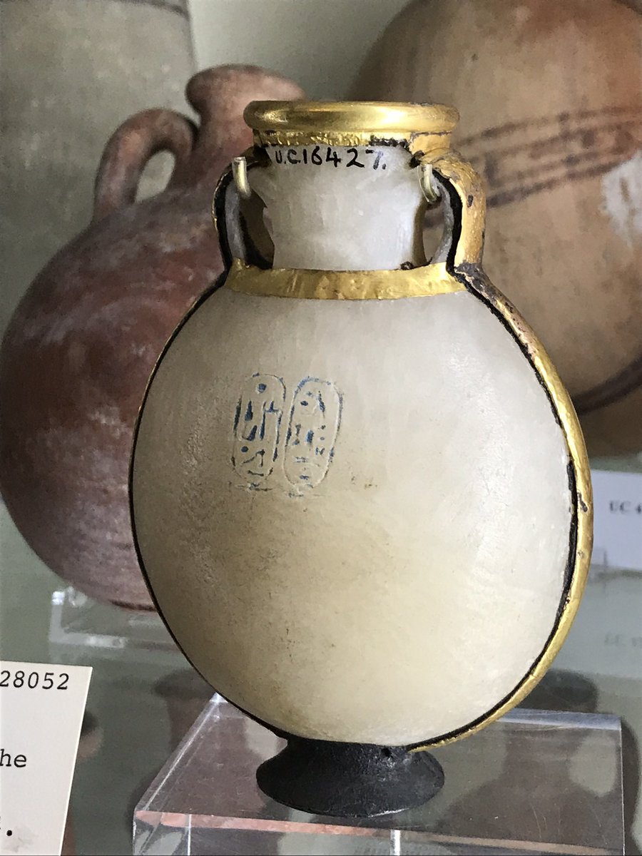 (8) This flask bears the cartouches of Ramses the Great and his Great Queen, Nefertari (c.3,200 years old).It is so reminiscent of later Pilgrim flasks + it led me down yet another research rabbit hole, yikes! #MuseumsUnlocked  @PetrieMuseEgypt ...