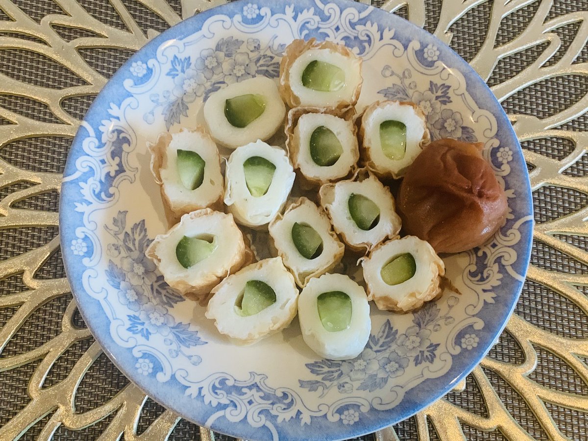 マミーナ 妊婦おつまみ ちくわと胡瓜 胡瓜はヨーグルト味噌漬け 塩気があって美味しい 焼き梅干も一緒に ちくわ美味しい 小腹が空いたときに 胡瓜のカリウムが妊婦さんのむくみに 妊婦おつまみ むくみ 妊婦 おやつ