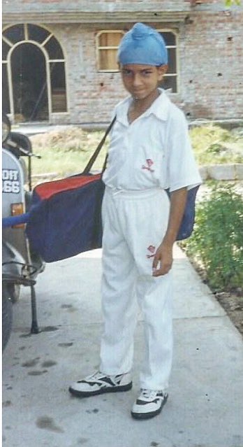 GurpreetGK's tweet photo. While MS Dhoni wanted to be a goalkeeper, i had other plans as a kid https://t.co/cwHD27vx3L