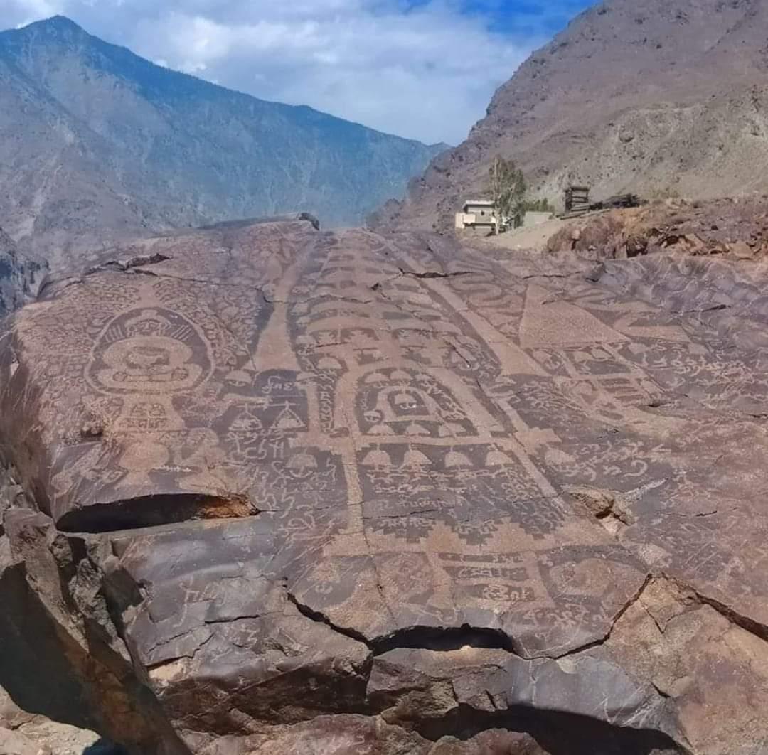 The art of rock carving is present in all regions of Gilgit Baltistan, mainly in the districts of Diamir, Hunza & Nagar and Baltistan in Pakistan. Speaking specifically of Baltistan, these engravings can be seen on former settlements and popular old routes along the Indus