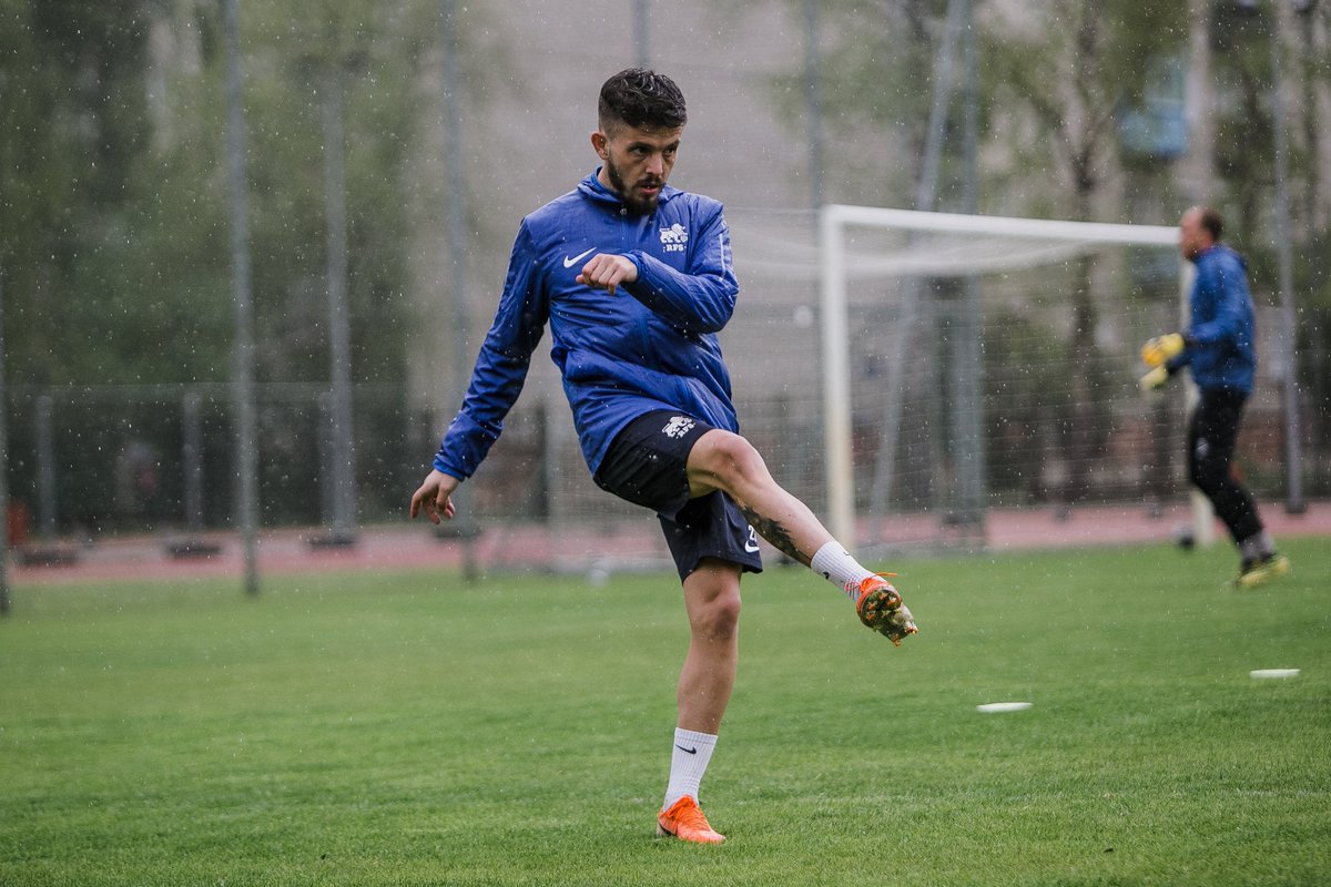 RFSDaily's tweet photo. Šis ir Leonels.
Leonels Strumija ir argentīniešu izcelsmes futbolists, kurš Latvijas futbola aprindās nav svešs, jo jau kopš 2015. gada pārstāvējis @LiepajaFK kluba krāsas. Šobrīd Leonels pievienojies RFS komandai kā brīvais aģents un šis ir pēdējais papildinājums #rigaskomanda https://t.co/09BrUUqGFe