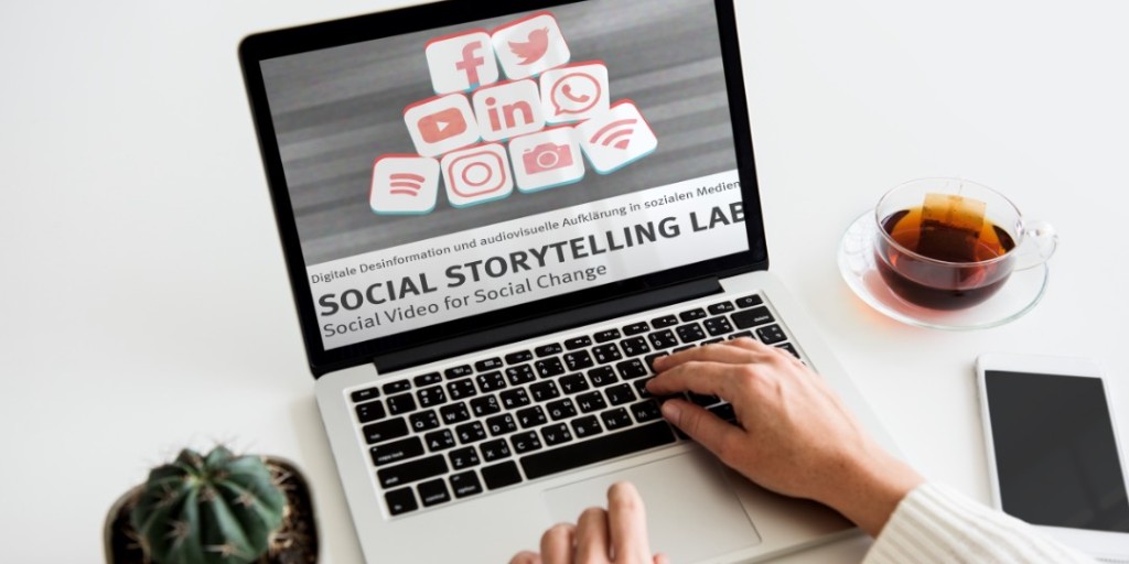 Filmuni's tweet photo. #WEBINAR #SOCIALSTORYTELLINGLAB #SocialVideo for #SocialChange Anmeldung bis 20.05. möglich. Veranstaltet von @Filmuni @ErichPommerInst @_meshcollective @Divimove, gefördert von @mwfkbrb https://t.co/8GBz6ZtzkV https://t.co/pVjGaBodzZ