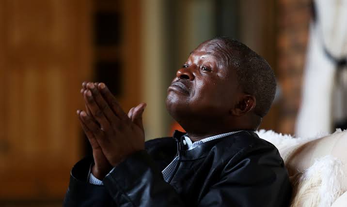 dakknesss's tweet photo. SOCIAL DISTANCING AWARD goes to Deputy President DD MABUZA...🤞😂🤞🏿The big Cat
#day48oflockdown
#level3lockdown https://t.co/K8W8DnFCpz