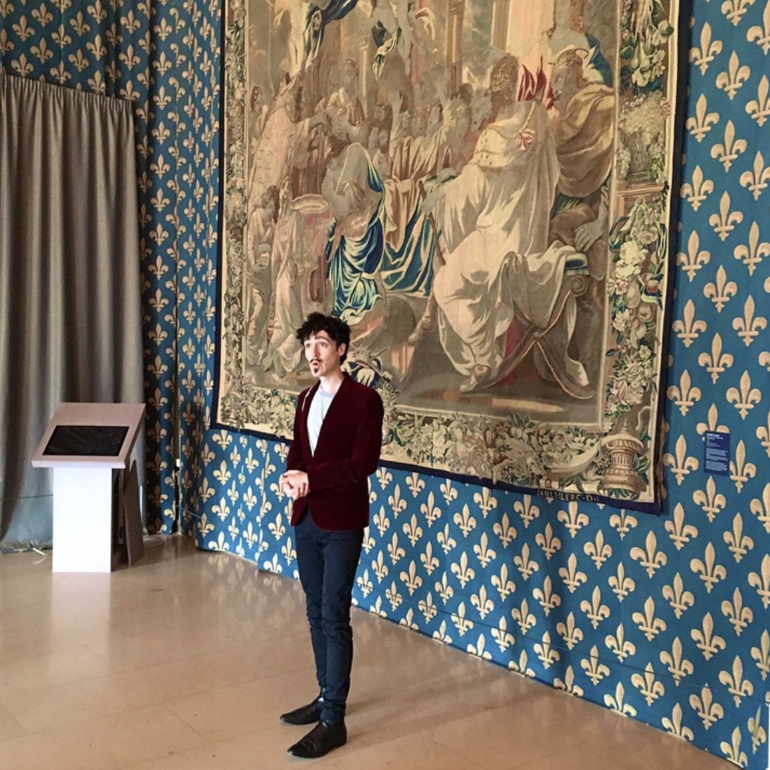 LivyEtoile's tweet photo. 3è jour de la #MuseumWeek sur le thème #EnsembleMW. Toujours un plaisir de se retrouver en groupe dans les musées et monuments. Excellent souvenir que les visites chantées du ténor conférencier @Gregoire_Ichou ici à l’#ExpoMucha, #ExpoKhnopff, Palais du Tau de Reims et Panthéon. https://t.co/15XCf3PeL0