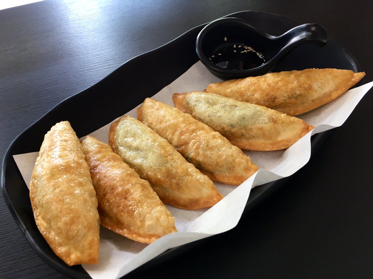 DarrylDaugherty's tweet photo. It’s a favorite… Korean chili paste chicken and rice and fried pork dumplings. #DiningWithDarryl #KoreanFood https://t.co/IRutVtJLBA