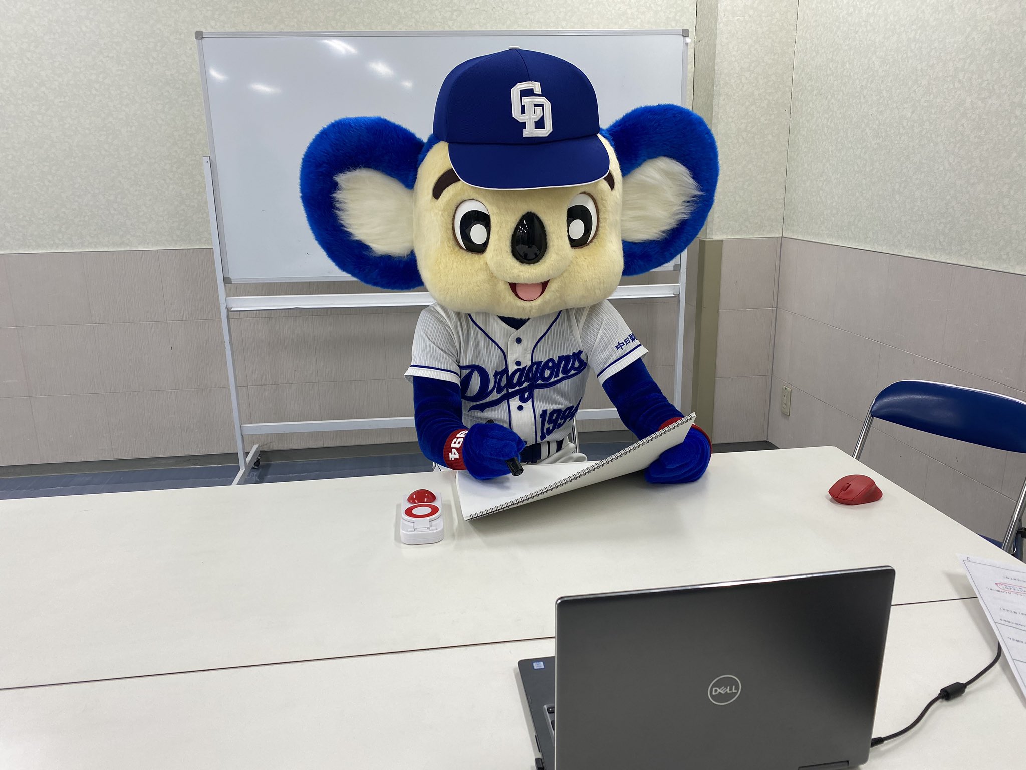 中日ドラゴンズ公式 先ほど ドアラさんがwebによる収録に参加しました つば九郎 マーくん ハリーホークと盛り上がった時間が作れました Youtubeで放送予定です アップ日など決まりましたら お知らせします 皆さんを元気に楽しい映像ができたと思い