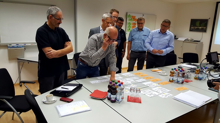mdz_sk's tweet photo. „Wir sind mit dem Ergebnis der Roadmap mehr als zufrieden. Ziel ist es, immer ein bisschen schneller als die anderen zu sein.“, sagt Ditmar Schultschik von der Gruschwitz Textilwerke AG über unser gemeinsames Projekt: https://t.co/iUAVSYlpES #KMU #Digitalisierung #immerwiedergern https://t.co/UpyclrISHS