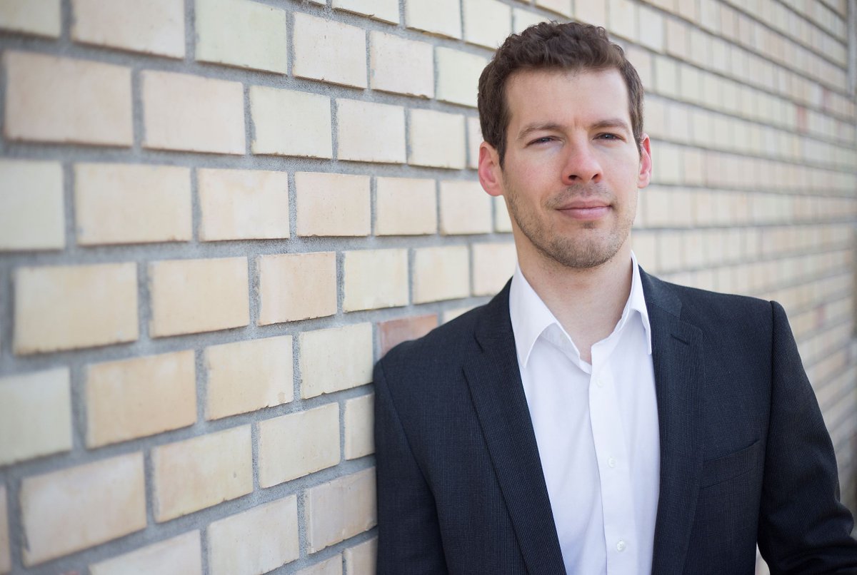 Mihaly Szerovay on Suomen ensimmäinen "jalkapalloprofessori"

"Tavoitteeni on edistää jalkapalloa, akateemista ja tieteellistä osaamista että koko yhteiskuntaa. Viedä eteenpäin tutkimusta, koulutusta ja verkostoitumista"

<a href="/uniofjyvaskyla/">University of Jyväskylä</a> I #Palloliitto

palloliitto.fi/jalkapallouuti…