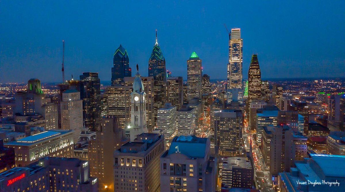 vmdouglass's tweet photo. City of Brotherly love #RealEstate #realestateagent #philadelphia #COVID19 #photography https://t.co/NeUjN7s2f2