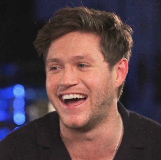 Niall’s smile, a thread