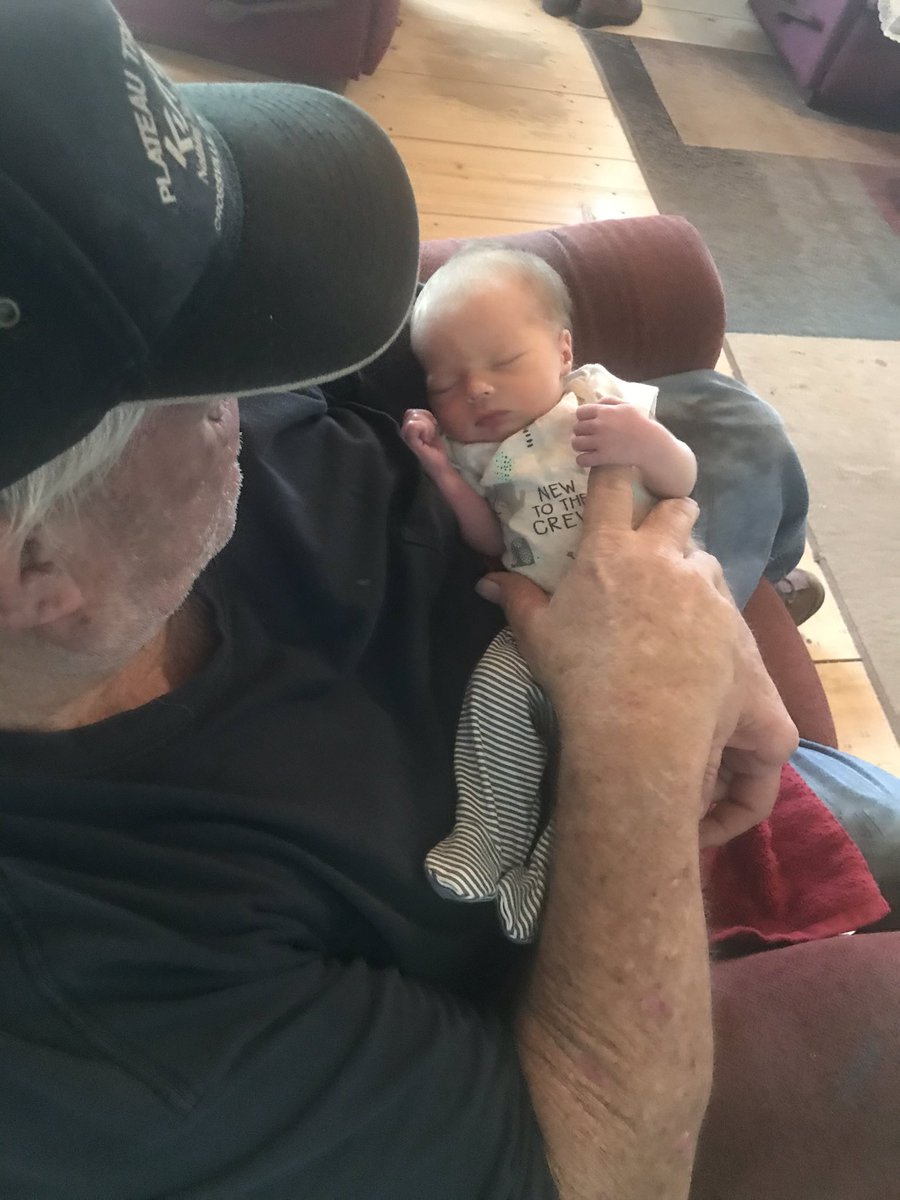 _kellbell1's tweet photo. Anyone that will, please pray so so hard for my pa 😭😭❤️ the next 20 ish hours are the most critical.. 😞 tia https://t.co/B54JA90I94