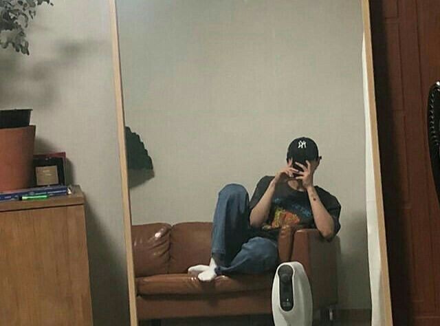  cho seungyoun mirror selfie[ a mini thread ] #조승연