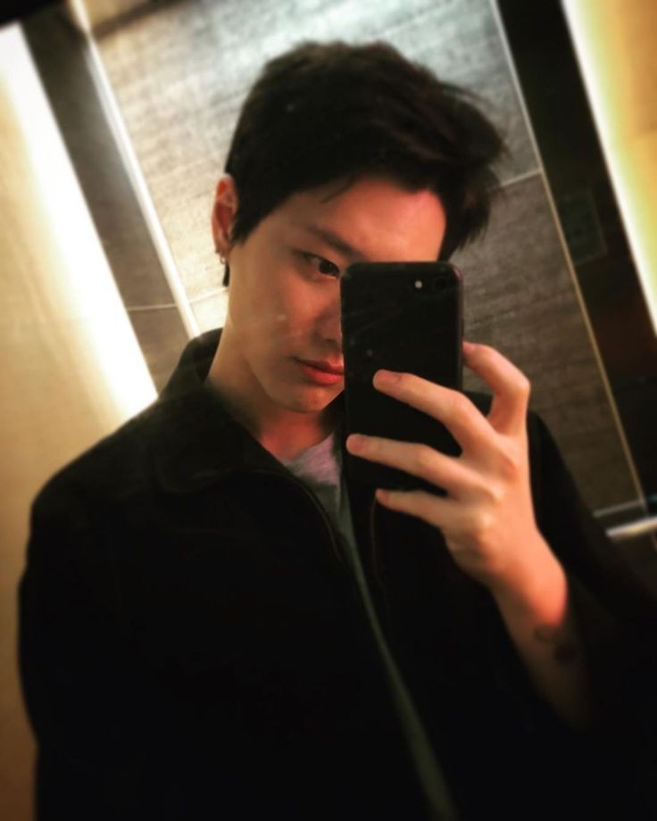  cho seungyoun mirror selfie[ a mini thread ] #조승연