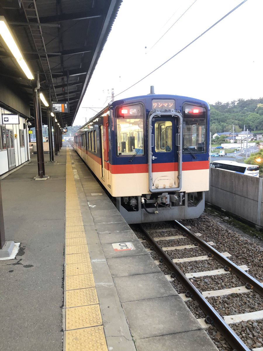Kashima_Line's tweet photo. 【鹿島神宮駅に来る新車たち】
・鹿島臨海鉄道 8000形(2016年～)
・JR東日本 E235系(2020年度～)
・JR東日本 E131系(2021年春～)

8000形は現在8006まで導入されており、今後も1年に1両のペースで製造するそうです。
2020年や2021年製造の車両がホームに並ぶ光景が楽しみです。
#鹿島線 #大洗鹿島線 https://t.co/w4kJtDoY9m