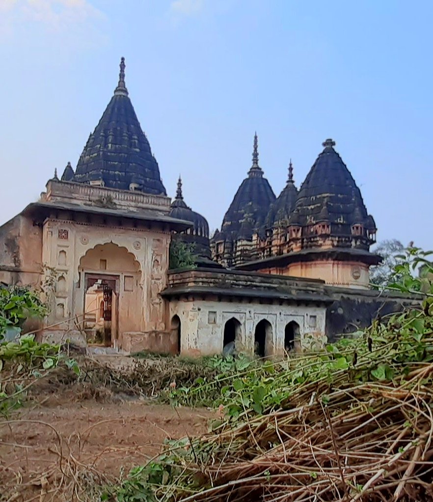 Panchamukhi Mahadev Temple, Orchha.

The temple lies to south-west of Orchha fort. Built in 17th cen. under the reign of Bundela king, Vir Singh Deo

The temple appeared to be abandoned, its entry has been blocked and premises occupied by locals 
<a href="/ReclaimTemples/">Reclaim Temples</a> <a href="/Lost_History1/">Parmar, V.</a>