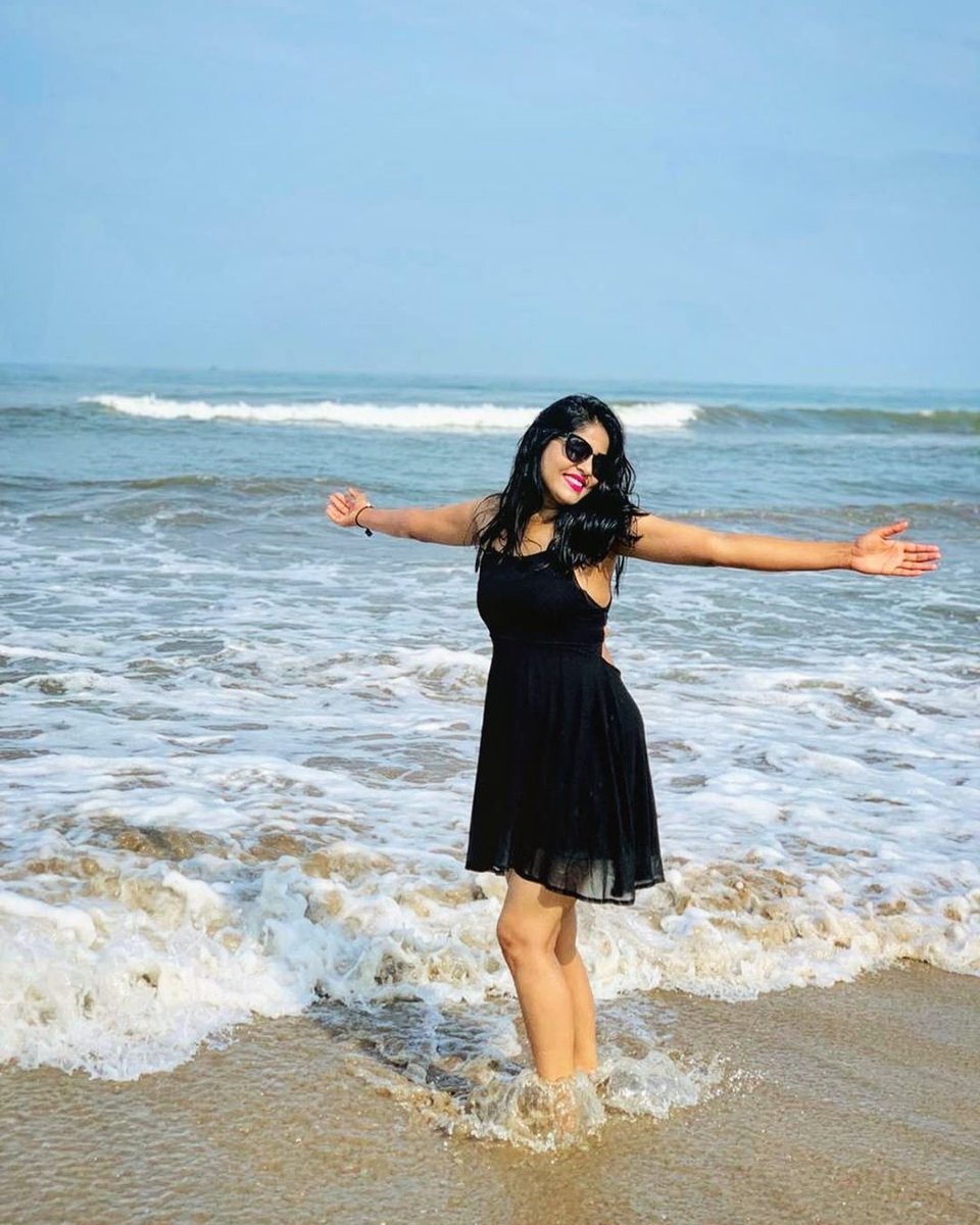 Marathi_Celebs's tweet photo. Wishing a very Happy birthday to the elegantly beautiful actress Akshaya Deodhar 🎂💗
@Akshayadeodhar
#AkshayaDeodhar #HappyBirthday #HBD #Anjali #PathakBai #TJR #TujhyatJeevRangala #Elegant #Gorgeous #MarathiActress #MarathiCelebs .
.
.
Follow us - @Marathi_Celebs . https://t.co/d2QJgm3WhN