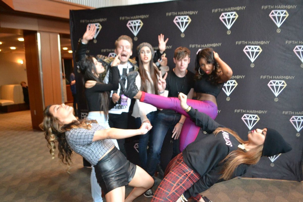 dinahkiwi's tweet photo. Now what the FUCK was fifth harmony’s old meet &amp; greets https://t.co/WNVUiO55MP