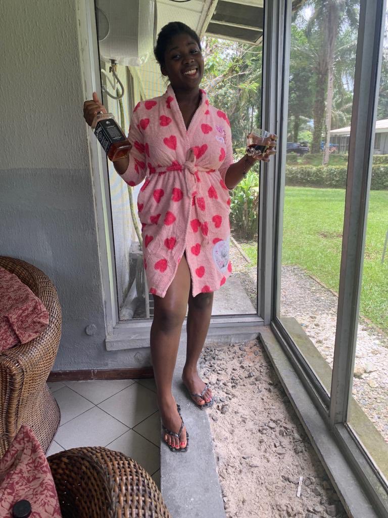 Bellasmile___'s tweet photo. What did you hear about girls that take alcohol 🍷 but doesn’t get drunk 😵🙂

If you follow me I’ll follow back 🎈😘 https://t.co/NsELlrKibt