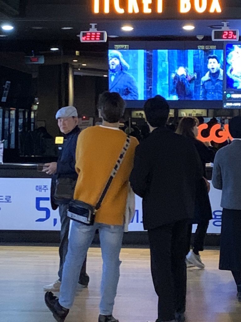 areumsang's tweet photo. remember when they were on hiatus and the only crumbs we got was hangyul hanging out with the maknae line until year 2020? he stayed with them. up until now, he stayed with our maknae. good times https://t.co/LvliBJUheD