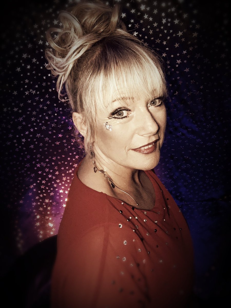 I’ll say it again. I really Don’t get Twitter. ?? Can anyone explain the benefits. As a Pro Singer I never really seem to benefit from it. Nothing gets shared. Commented on. Very rare!! I may just delete it. 🤔 Only Suzy seems to see or share stuff. Mmm?