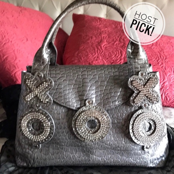 ceceily_p's tweet photo. So good I had to share! Check out all the items I'm loving on @Poshmarkapp from @rob_robvid22 #poshmark #fashion #style #shopmycloset #fabletics #charmandluck #nike: https://t.co/uGdUukYqaf https://t.co/BymhGpVhoA