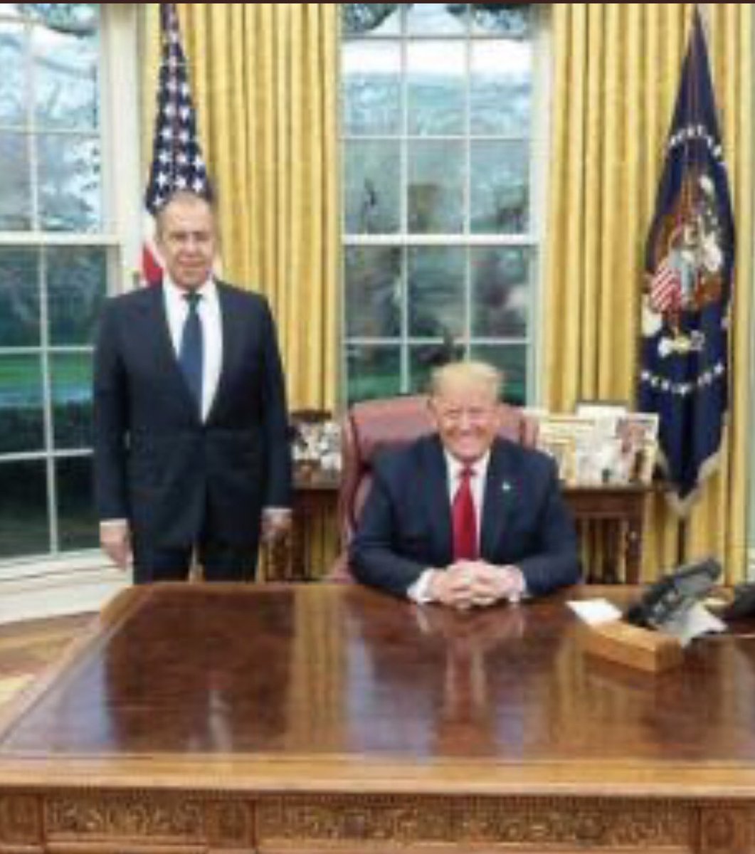 BlueBirdChatter's tweet photo. @jsolomonReports @realDonaldTrump #TrumpGate the evidence shows Trump’s campaign invited Russian help, made full use of it & covered it up. #FlynnGate #KremlinGate #MoscowMitchGate #GOPgate https://t.co/1lkDcPMFc2