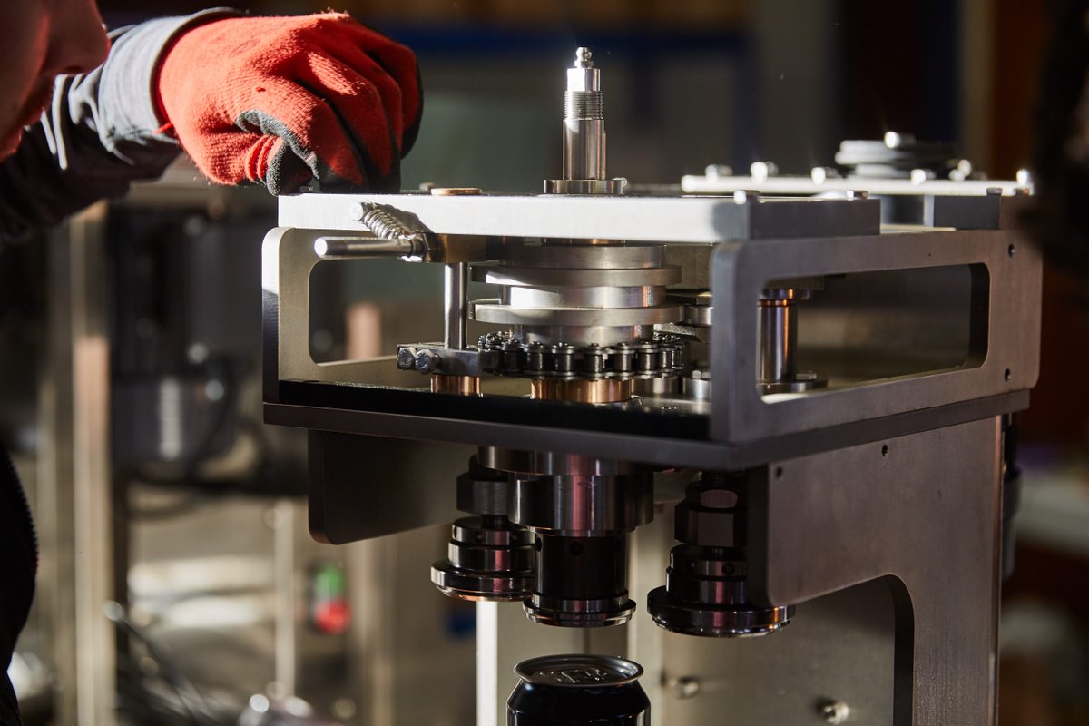 CanSeamers's tweet photo. We only use mechanical seaming mechanisms, even in our bench top seamer. Pneumatics don't have the same repeatability nor can a pneumatic cylinder be used to accurately control the number of 1st operation revolutions.

#Canning
#Seaming
#InnovusEngineering https://t.co/LUrI6d5xEP