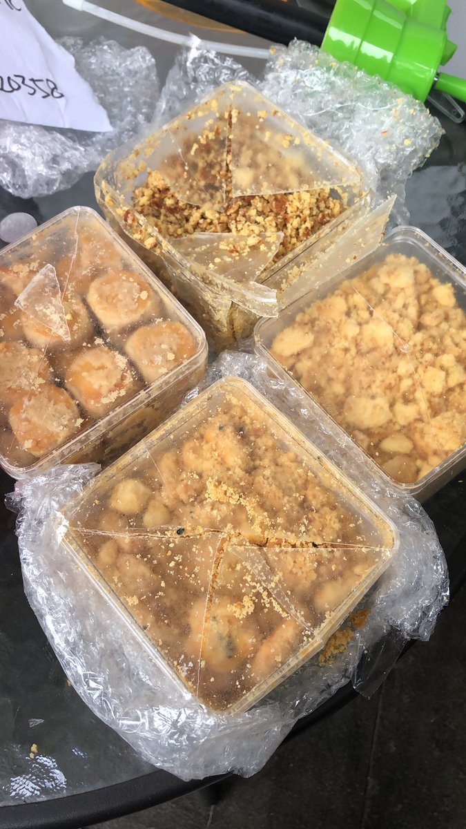 SaraBatubara's tweet photo. @JNECare min ini saya kirim paket makanan hancur seancurnya ga bisa dimakan gimana deh? Jelas2 udah ada instruksi jangan dibanting. https://t.co/OnfTnQH7rk