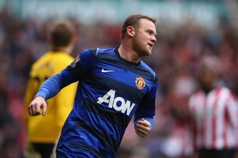 20' From a deep position on the right, Phil Jones delivers a delightful cross to the far post. Wayne Rooney is there to head it home past Mignolet.As it stands - United are Champions. #Mcfc  #MUFC