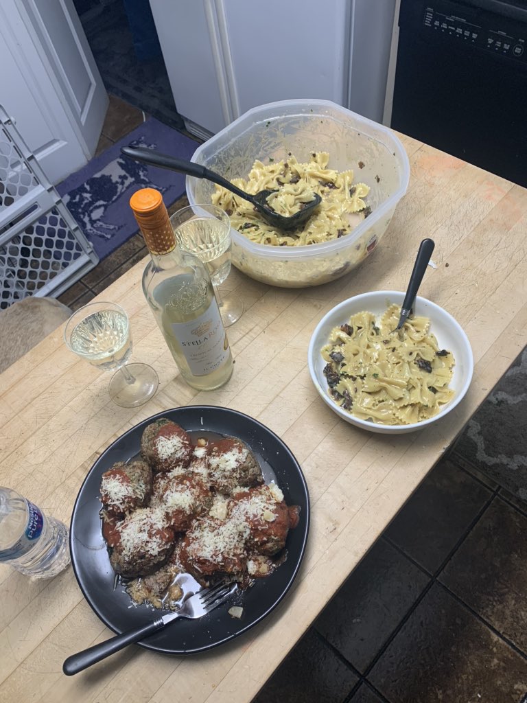 wolfandthefox's tweet photo. Thought I would try my hand at cooking for the first time and made some dinner for us and it tasted amazing! Stole the recipes from #cookingwithgreggy thanks @GameOverGreggy & @JoshMacuga https://t.co/zDdgR7nWxt
